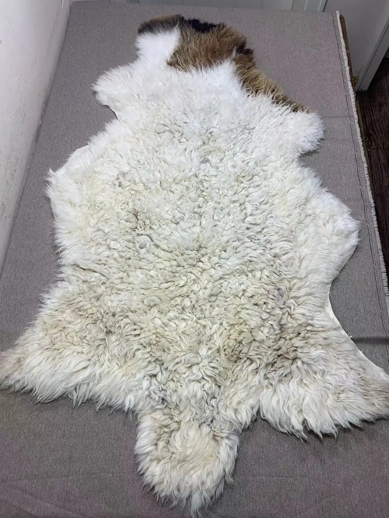 100%Sheepskin Bed Blanaturl sheepskin fur a one-piece orphan pattern sheepskin bedside blanket, leisure sofa cushion whole wool