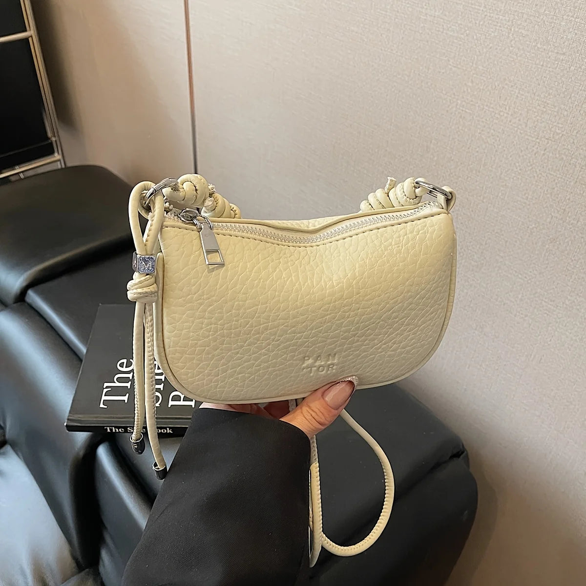 Ladies' Crossbody Bag Is Fashionable, Versatile, Solid Color, Exquisite Design, Suitable for Daily Commuting, Casual Shoulder Bag