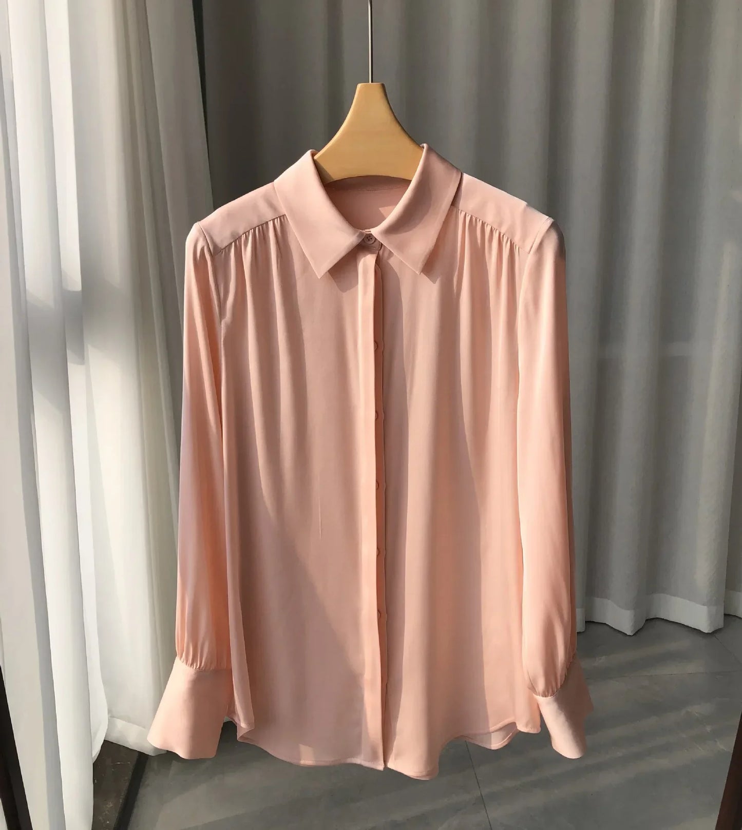 Elegant and Simple Smooth Double Joe Satin Pleated Silk Shirt Elegant Restrained Womens Silk Blouse Mulberry Silk Shirt