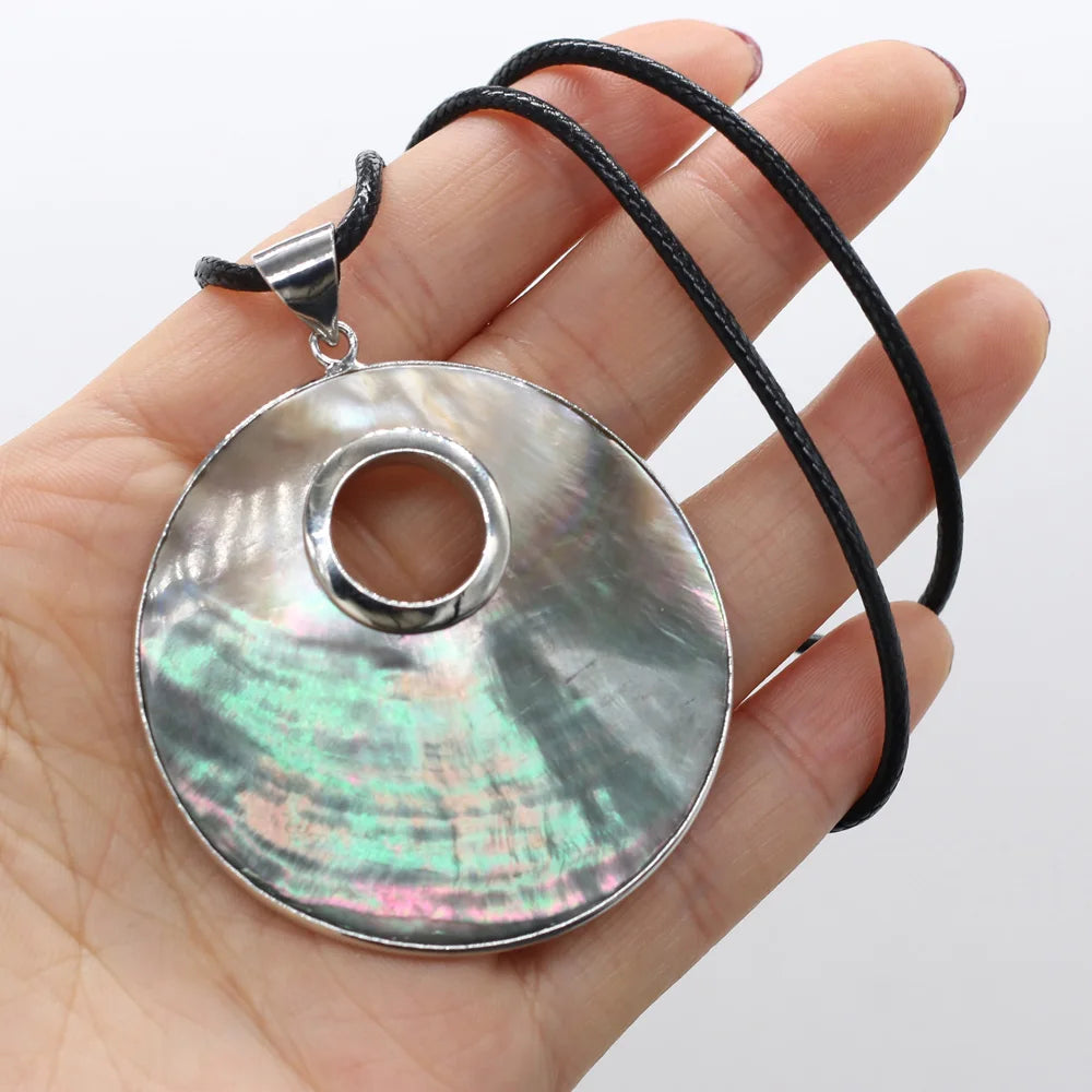 Natural Shell Necklace With Round Pendant Leather Cord 2MM Charms For Elegant Women Love Romantic Gift