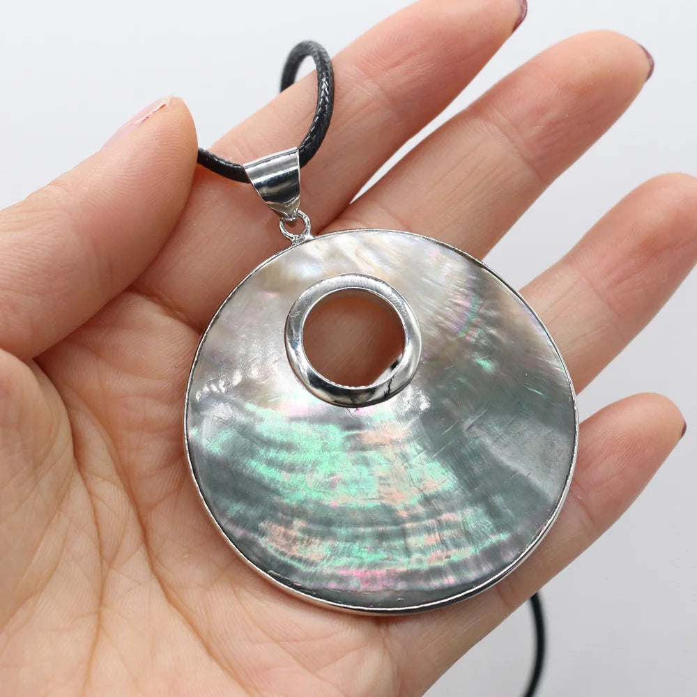 Natural Shell Necklace With Round Pendant Leather Cord 2MM Charms For Elegant Women Love Romantic Gift