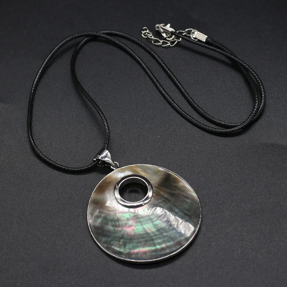 Natural Shell Necklace With Round Pendant Leather Cord 2MM Charms For Elegant Women Love Romantic Gift