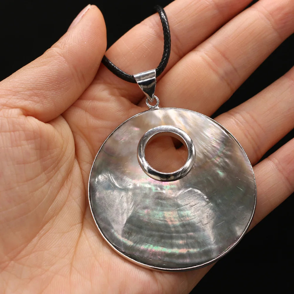 Natural Shell Necklace With Round Pendant Leather Cord 2MM Charms For Elegant Women Love Romantic Gift