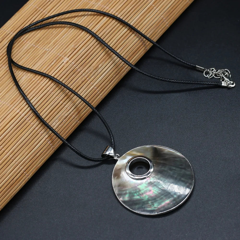 Natural Shell Necklace With Round Pendant Leather Cord 2MM Charms For Elegant Women Love Romantic Gift