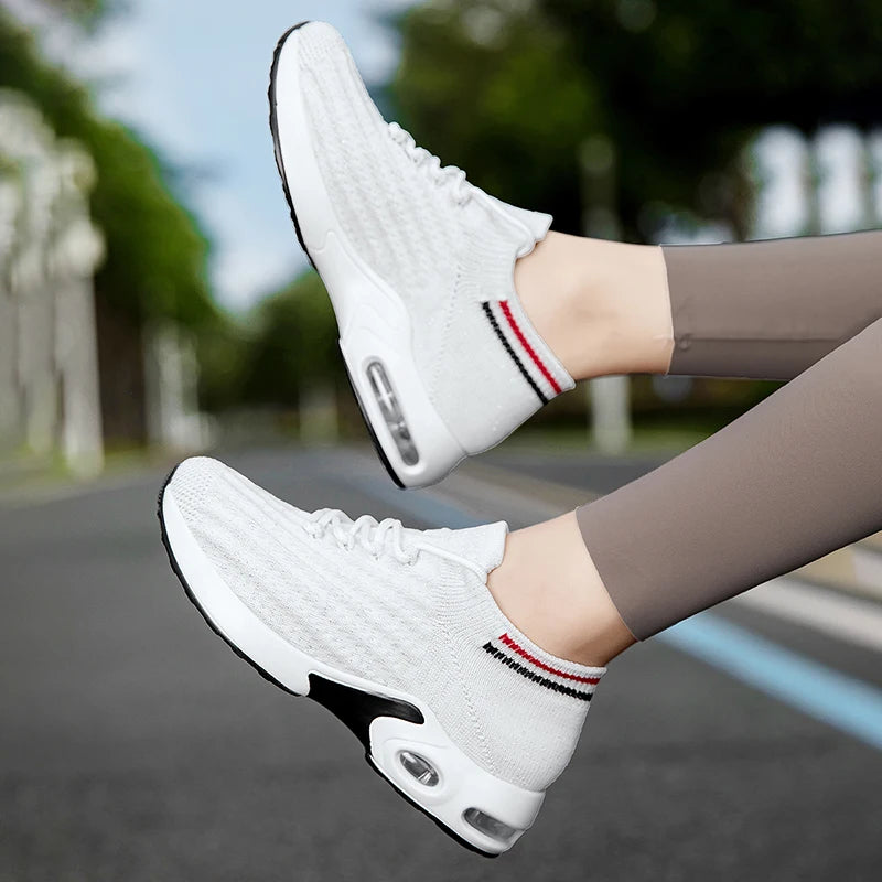 2025 New Women Walking Shoes Fashion Slip on Sock Sneakers Women Casual Breathable Wedges Shoes Ladies Loafers Flats Tenis shoes
