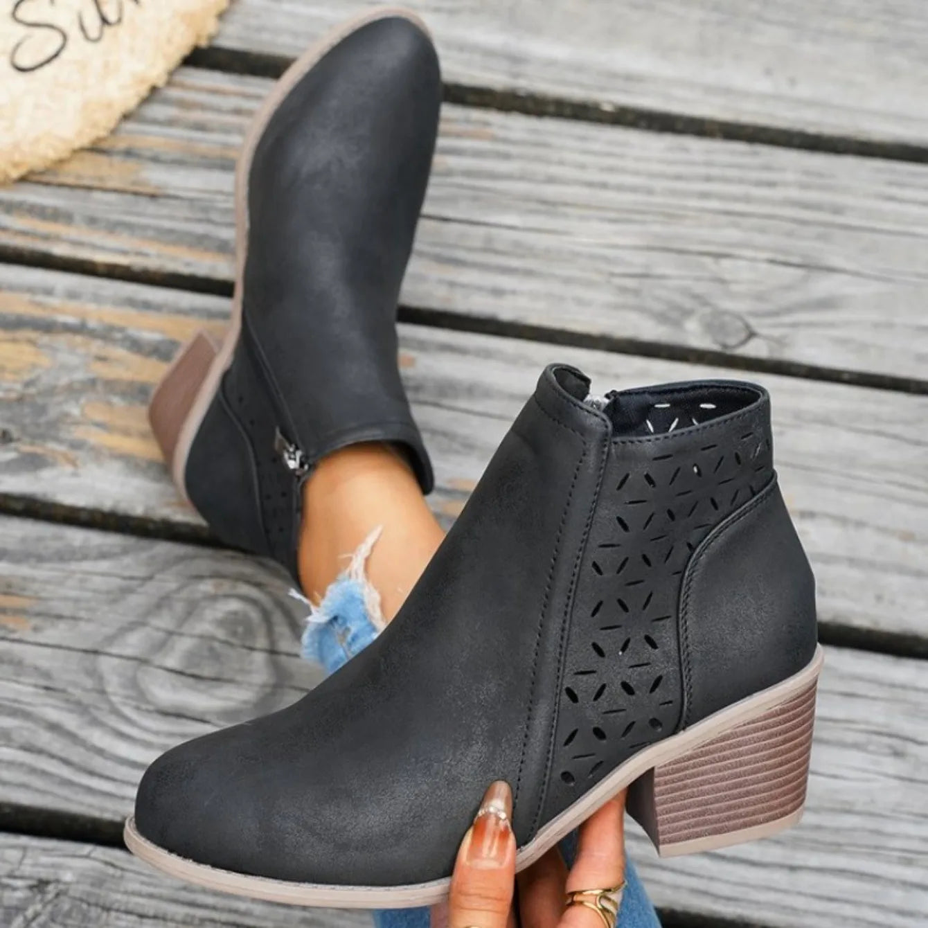 Women Pointed Toe Ankle Boots Thick Heel Side Shoes Women Zipper Fashion Retro Leather Short Barrel Hollow Boots Botas Mujer