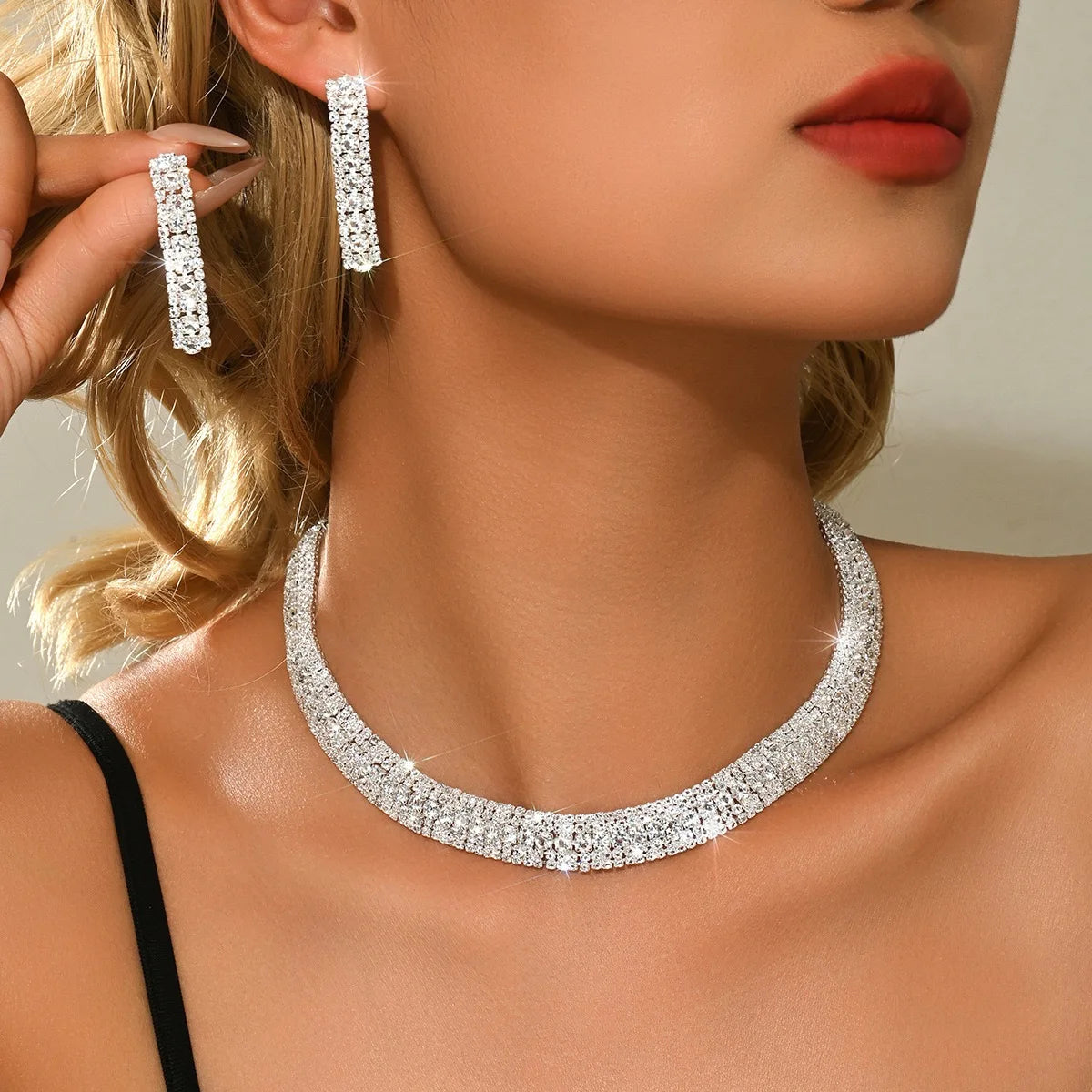 Stylish and Elegant Women's Super Sparkling Necklace and Earrings Jewelry Set, Simple and Luxurious Bridal Wedding Necklace and