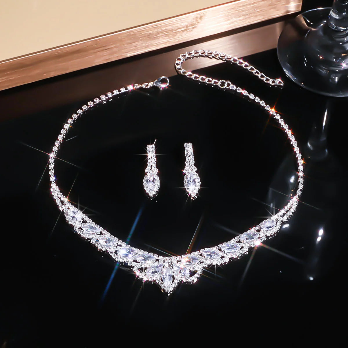 Necklace and Earring Set for Women, 2025 New Style, High-End Choker, Light Luxury Niche Decorative Clavicle Necklace