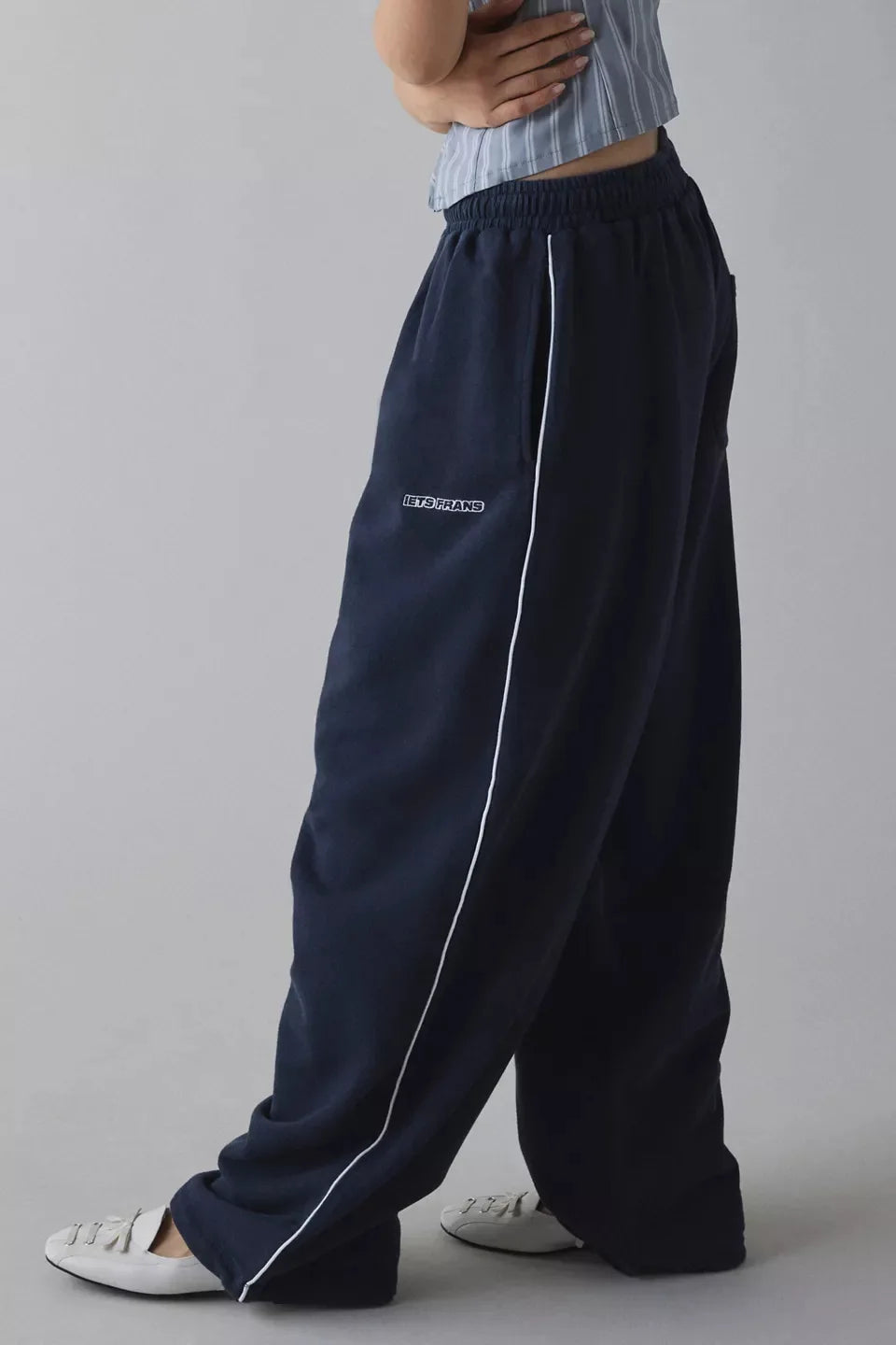 Pantalones Casuales New Pink Embroidered Casual Pants For Women Loose And Comfortable Straight Elastic Waist Trousers 2025 New