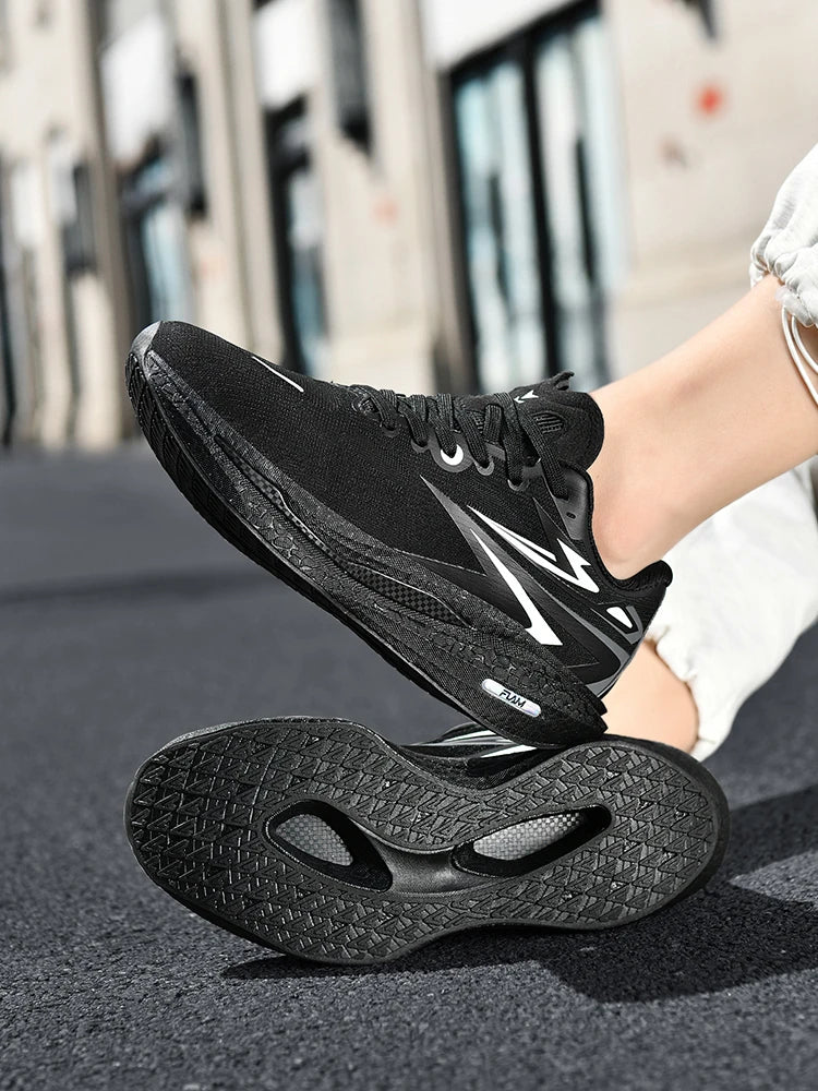 Running shoes for Outdoor use, Fashionable for Both Men and Women, Comfortable and Breathable sports and Casual shoes. black 10
