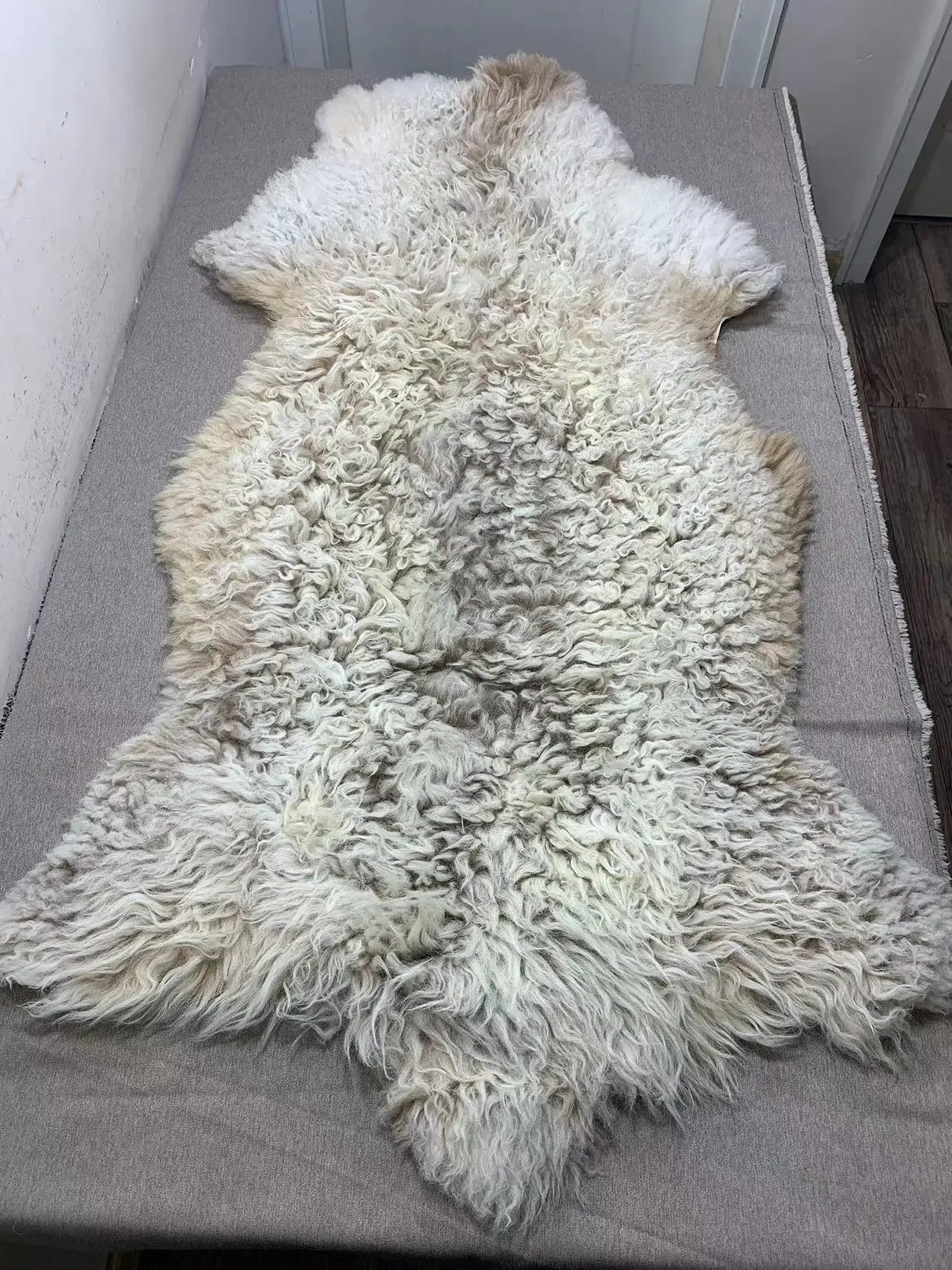 100%Sheepskin Bed Blanaturl sheepskin fur a one-piece orphan pattern sheepskin bedside blanket, leisure sofa cushion whole wool