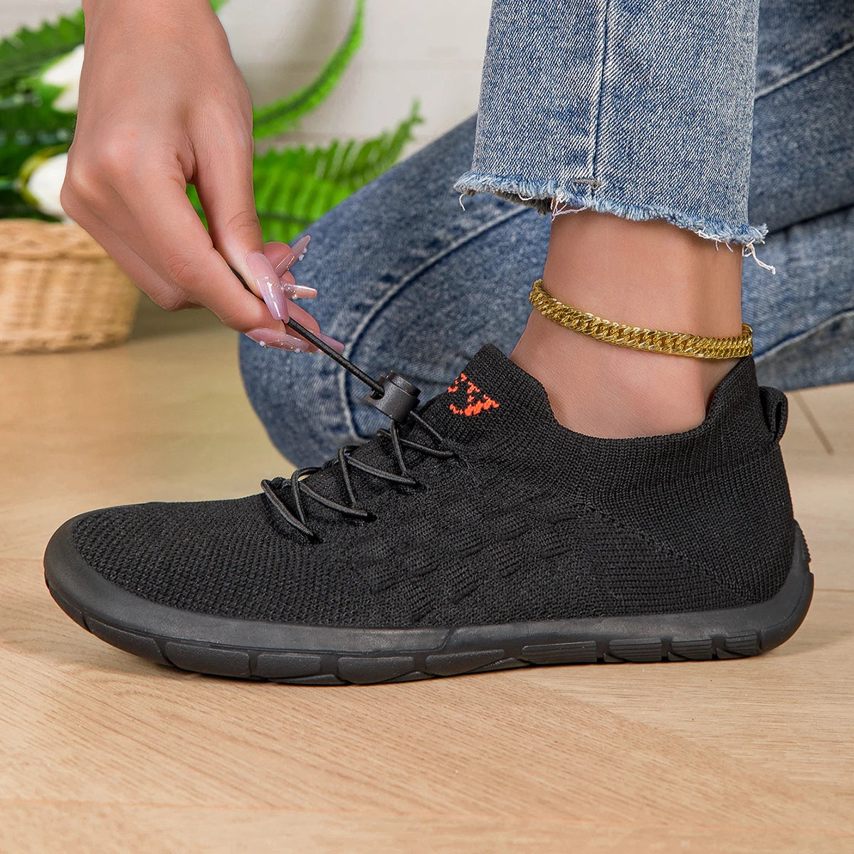 Women Minimalist Hiking Shoes Wide Fit Breathable Soft Bottom Anti-Slip Thin Sole Mountaineering Footwear for Outdoor Activities