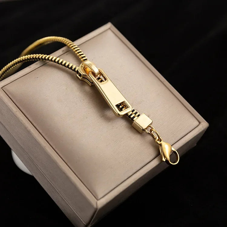 Niche design sense two wear zipper collarbone necklace women's new couple light luxury niche personality sweater chain choker