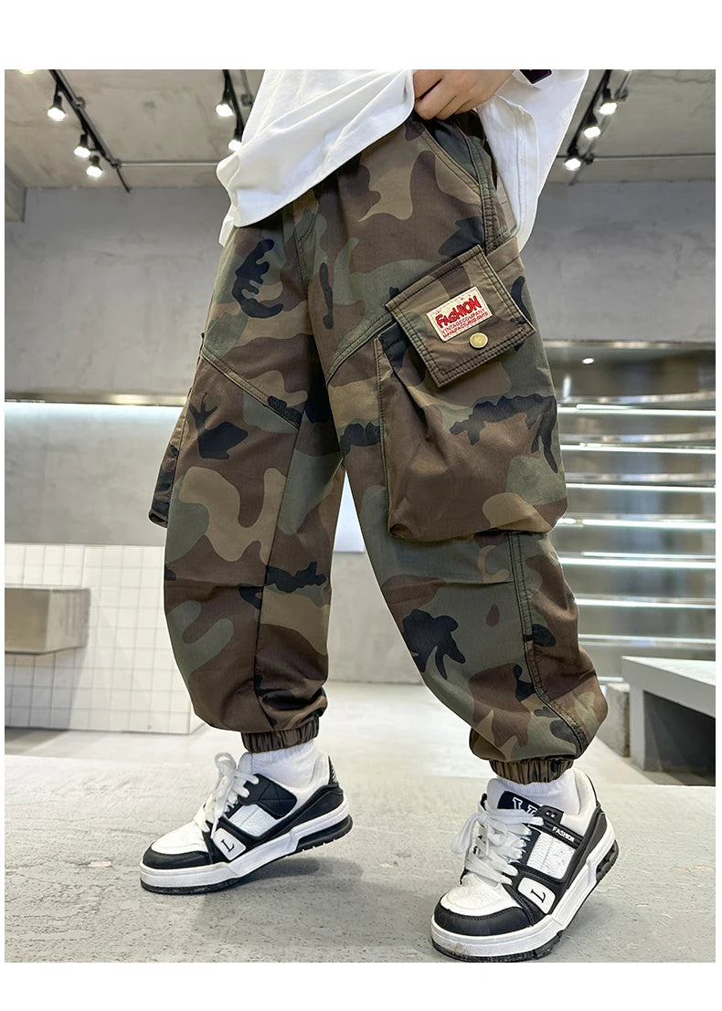 Boys' camouflage pants, fashionable flip pocket work pants, autumn clothes, teenagers' sports ankle tied pants, suitable for com