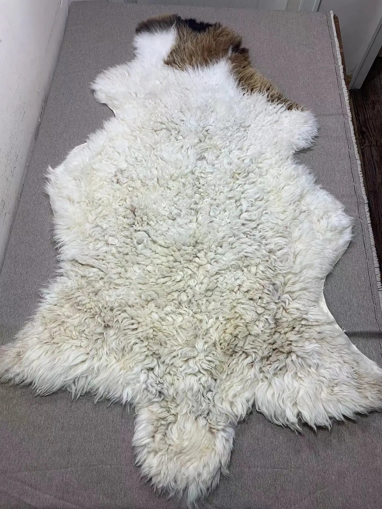 100%Sheepskin Bed Blanaturl sheepskin fur a one-piece orphan pattern sheepskin bedside blanket, leisure sofa cushion whole wool