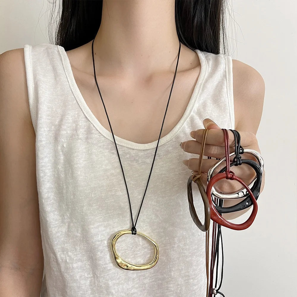 Long Adjustable Women's Necklace with Simple Geometric Irregular Pendant Design Sensation Minimalist Leather Rope Accessory