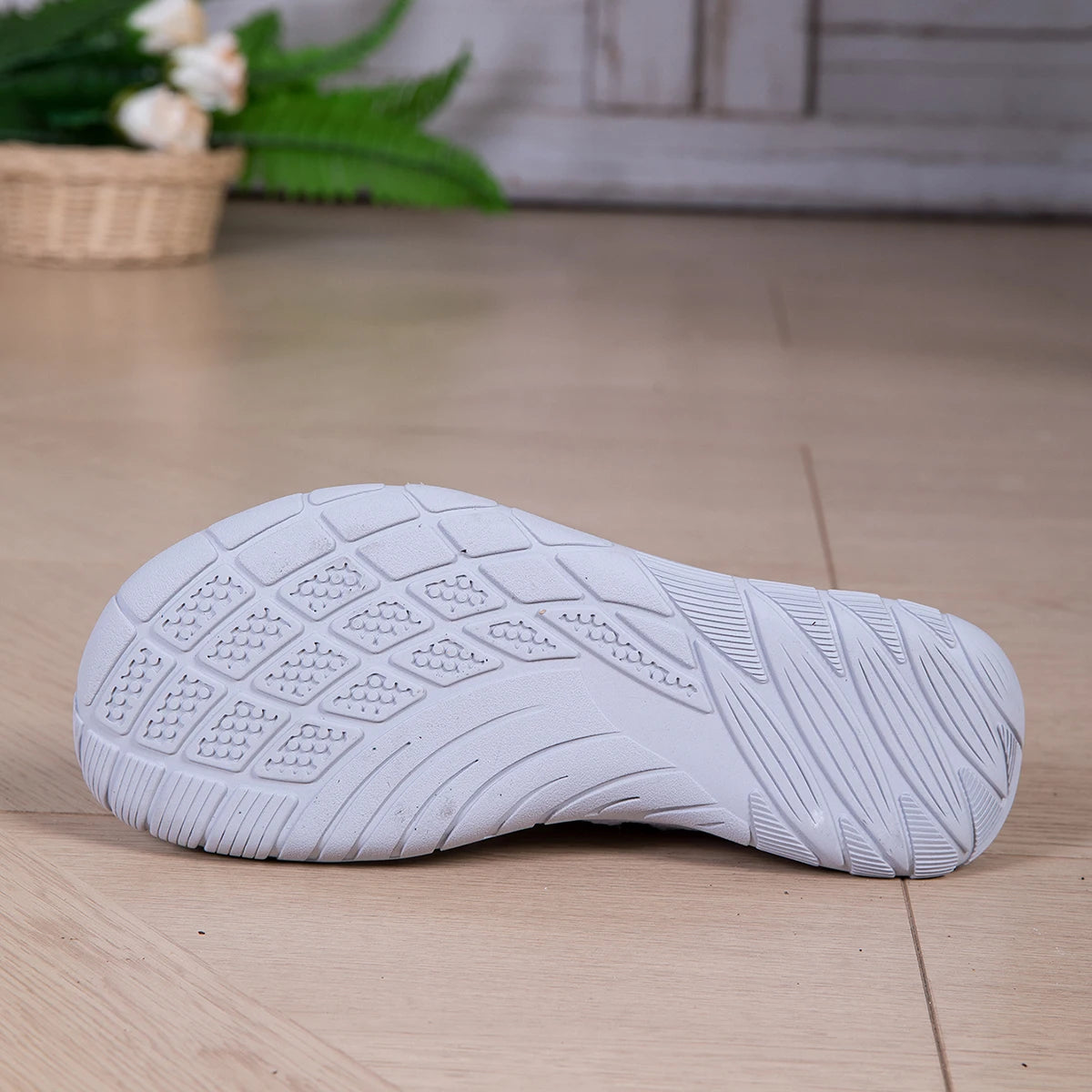 Women Minimalist Hiking Shoes Wide Fit Breathable Soft Bottom Anti-Slip Thin Sole Mountaineering Footwear for Outdoor Activities