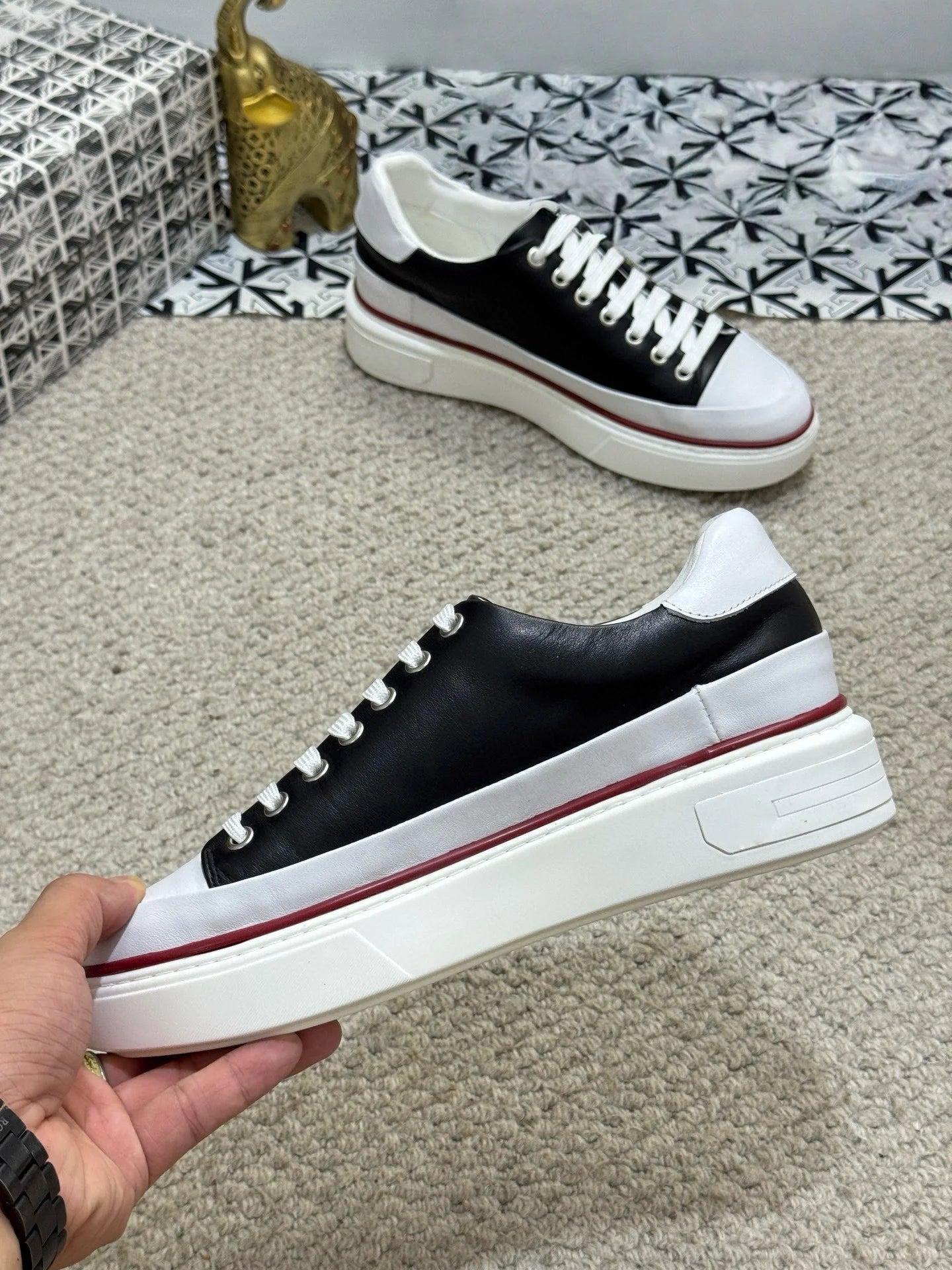 Genuine Leather Sneakers Are High-quality Casual Shoes From A Luxury Brand They Are Versatile and Ideal for Outdoor Commuting