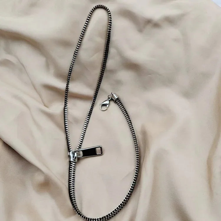 Niche design sense two wear zipper collarbone necklace women's new couple light luxury niche personality sweater chain choker