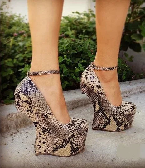 2025 Novelty Horseshoe Heel Women High Heels Sexy Snake Print Strange Style Ankle Strap Shallow Sandals Summer Platform Shoes