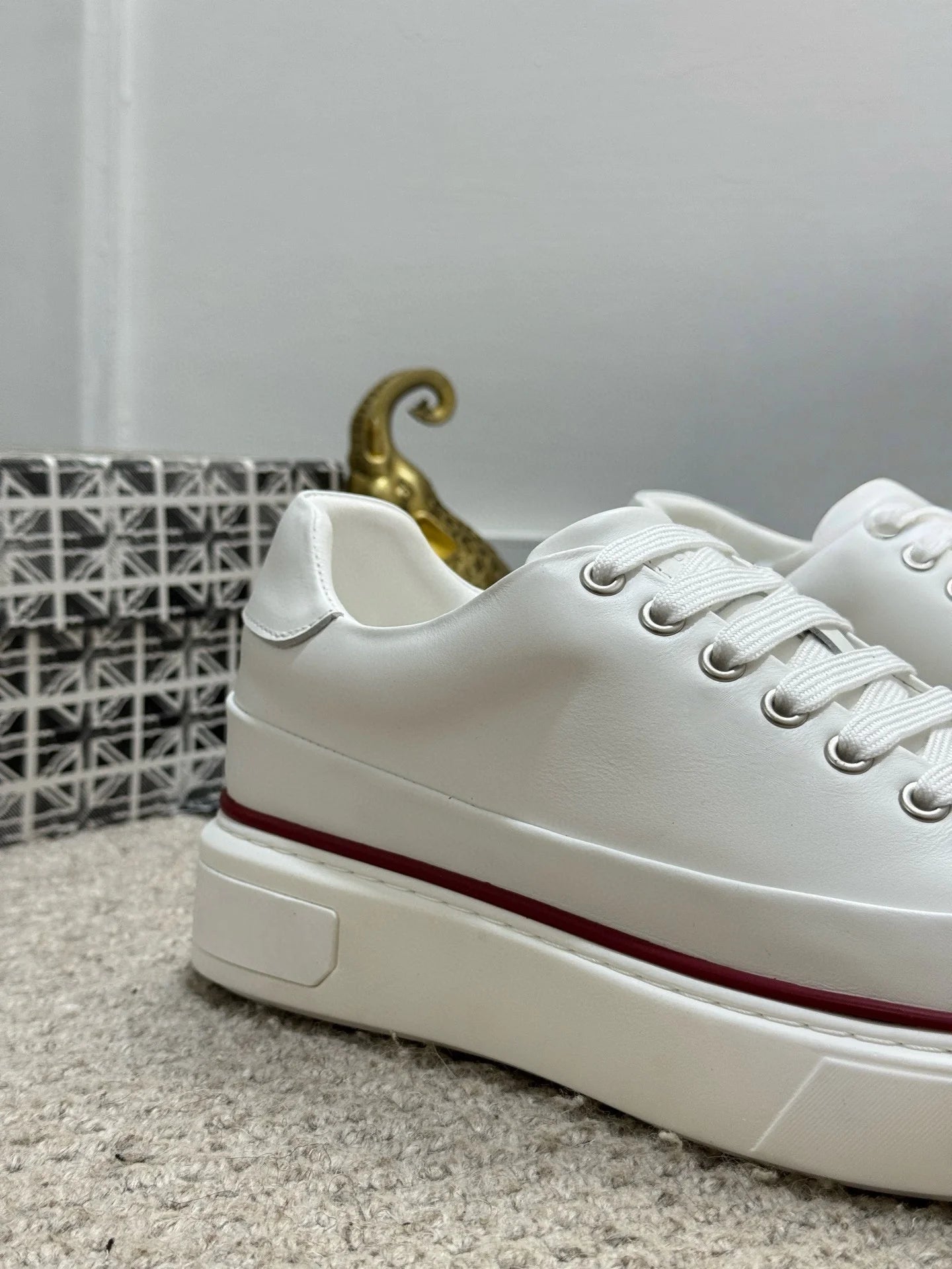 Genuine Leather Sneakers Are High-quality Casual Shoes From A Luxury Brand They Are Versatile and Ideal for Outdoor Commuting