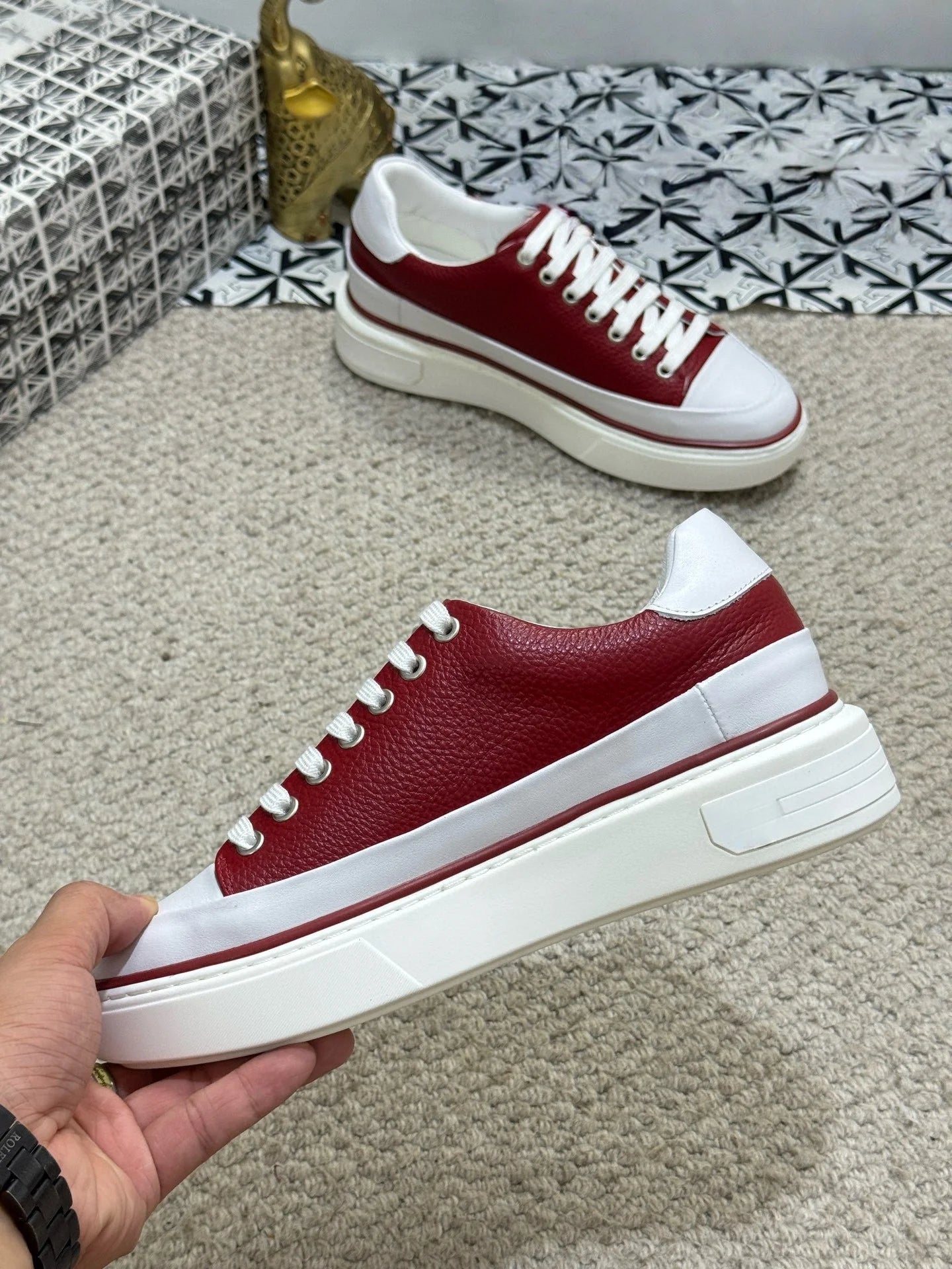 Genuine Leather Sneakers Are High-quality Casual Shoes From A Luxury Brand They Are Versatile and Ideal for Outdoor Commuting