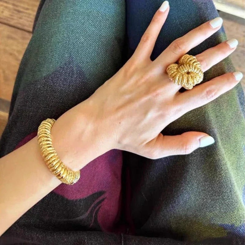 Modern Jewelry Luxury Temperament Open Metallic Bracelets For Women Party Gifts European and American Design Accessories