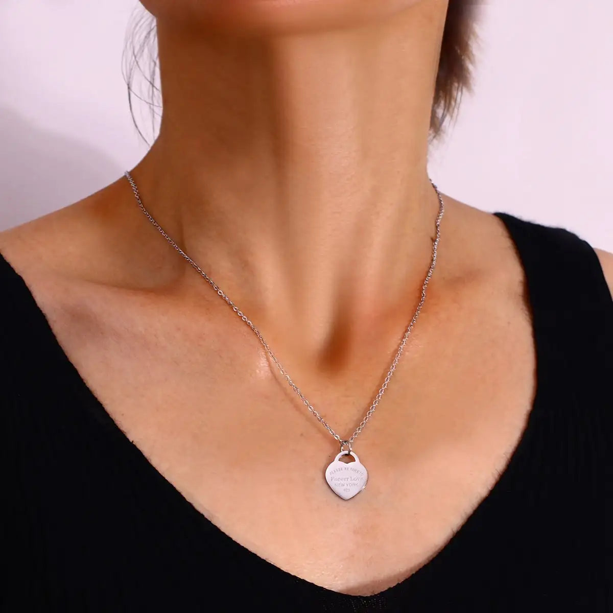 Stainless Steel Necklace to Love Fashionable Jewelry Accessory for Women