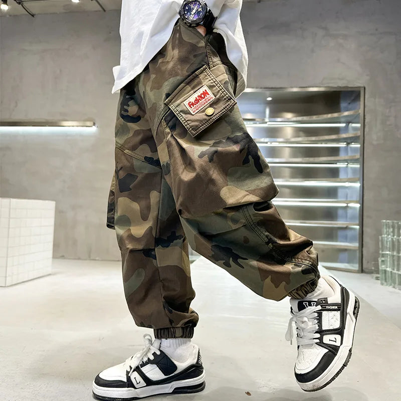 Boys' camouflage pants, fashionable flip pocket work pants, autumn clothes, teenagers' sports ankle tied pants, suitable for com