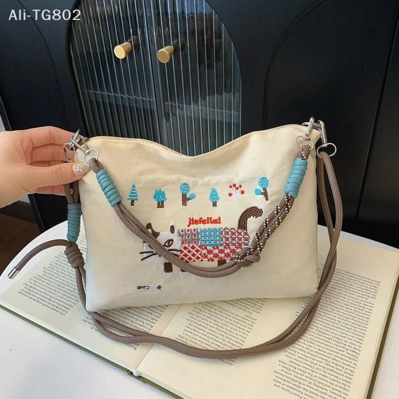 Ladies Tote Bag Lazy Ins Wind Japanese Embroidery Fashion Joker Large-capacity Durable Shoulder Bag Commuter Messenger Bag