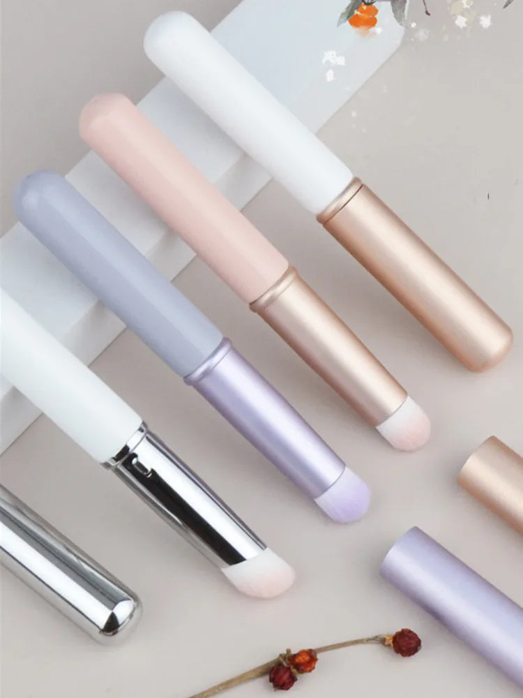 Round Head Lip Brush with Cap Lip Stain Brush Mini Portable Traveling Lipstick Brush Short Handle Professional Concealer Tools