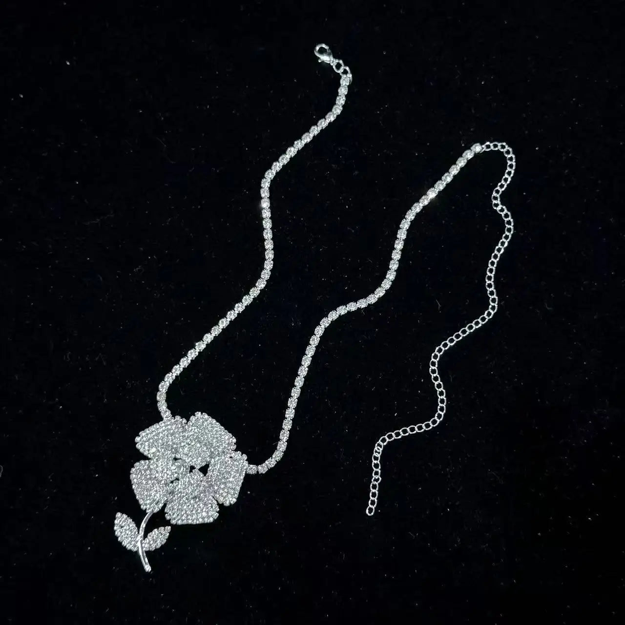 Diamond-Embedded Flower Necklace: European & American Fashion Choker for Lockbone, Light Luxury & Versatile High-End Jewelry