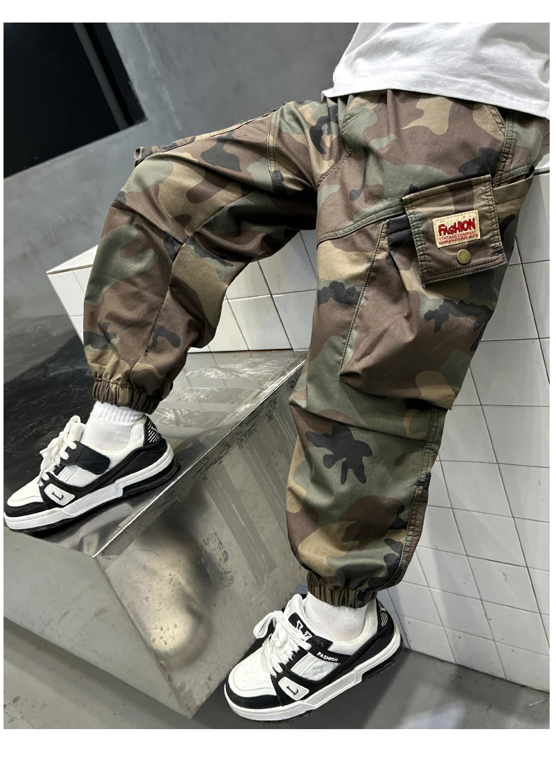Boys' camouflage pants, fashionable flip pocket work pants, autumn clothes, teenagers' sports ankle tied pants, suitable for com