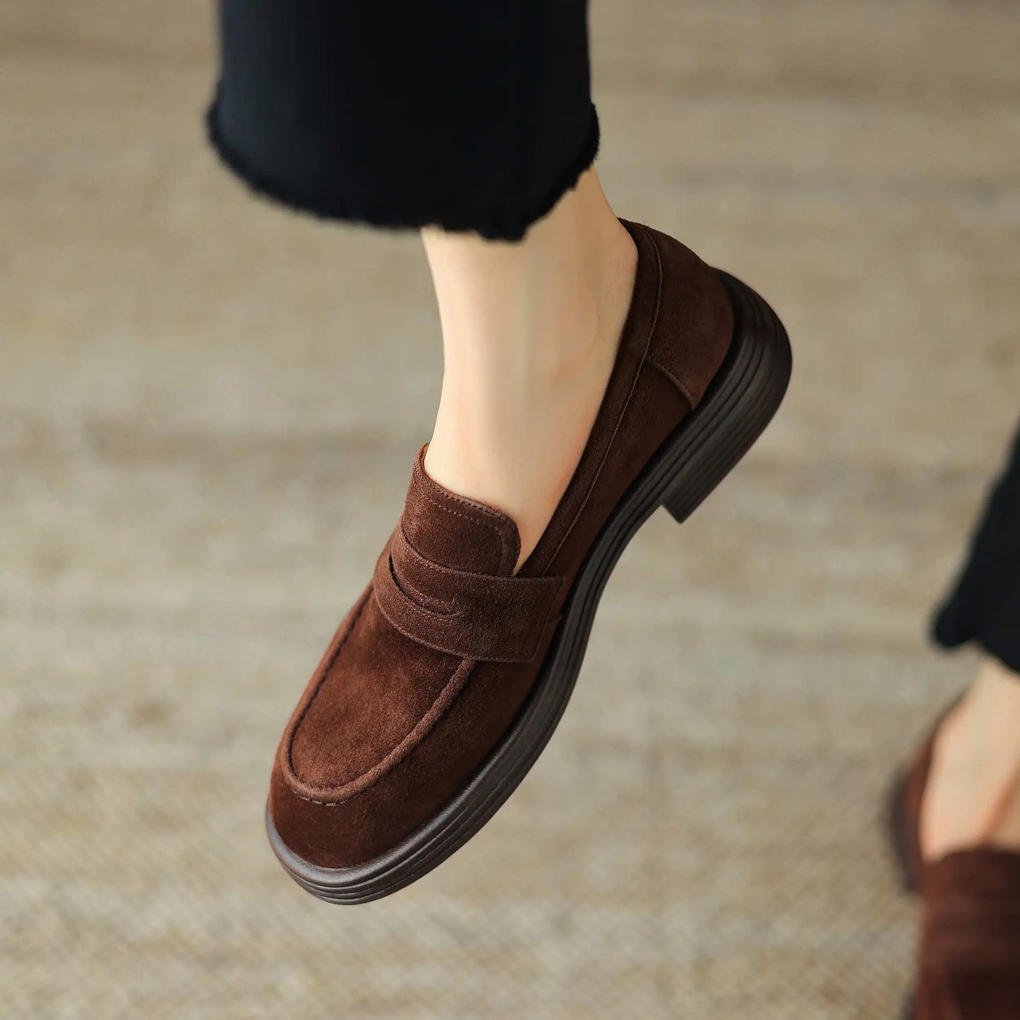 Krazing Pot Sheep Suede Size 34-41 Round Toe Med Heels Retro Mature Loafers Slip On Casual Spring Shoes Dating Brand Women Pumps