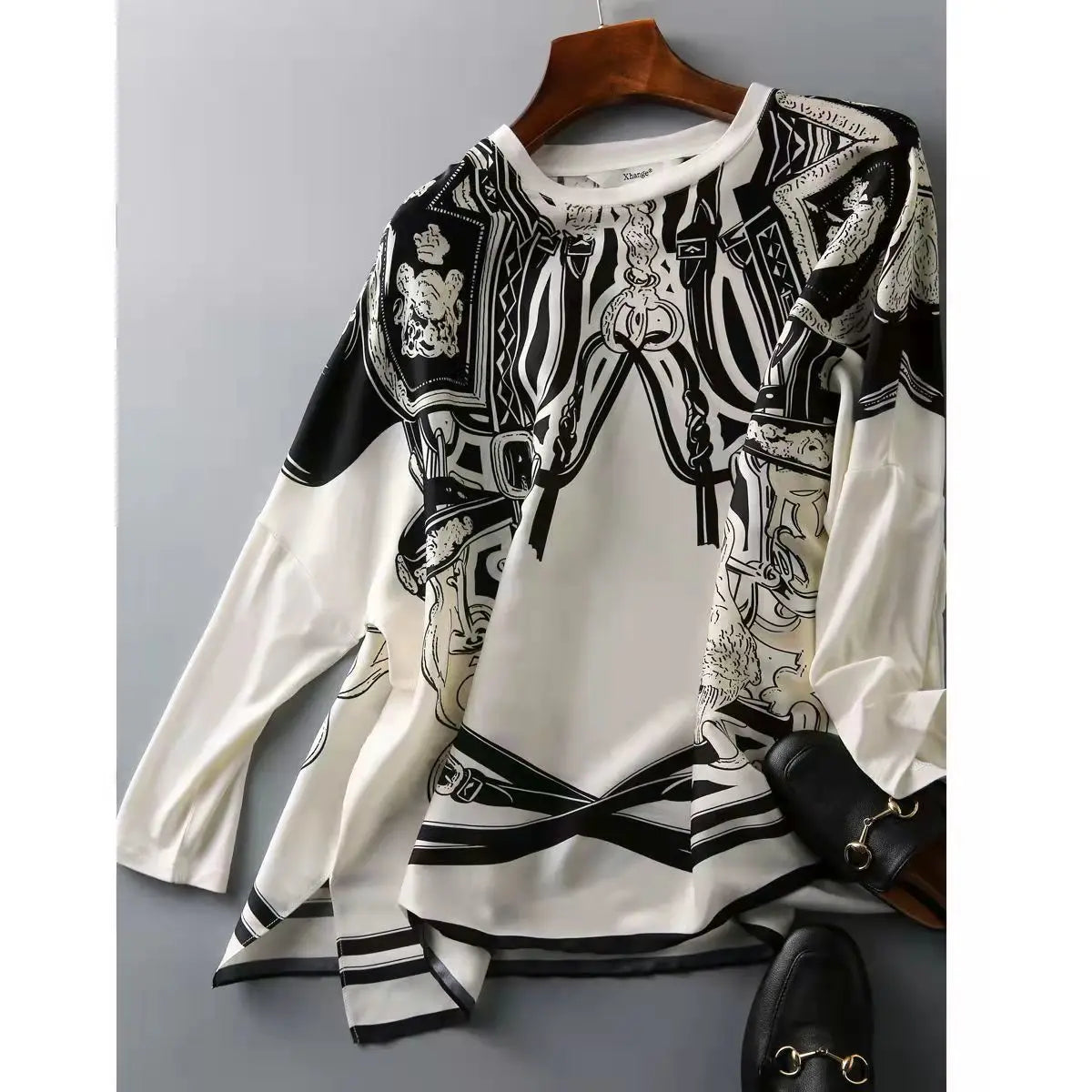 Simulated Silk Top with Draping Effect and Brand Bat Sleeves Retro Printed Loose Satin Chiffon Shirt for Women