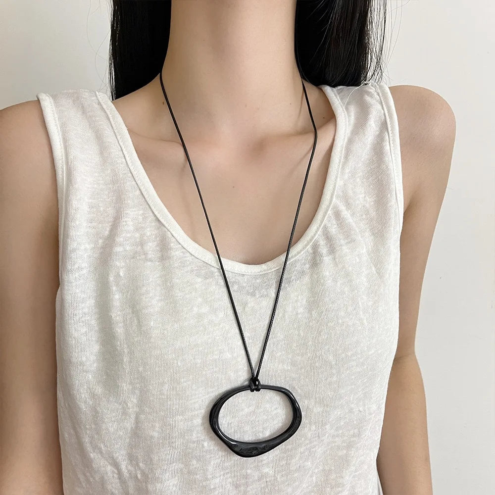 Long Adjustable Women's Necklace with Simple Geometric Irregular Pendant Design Sensation Minimalist Leather Rope Accessory
