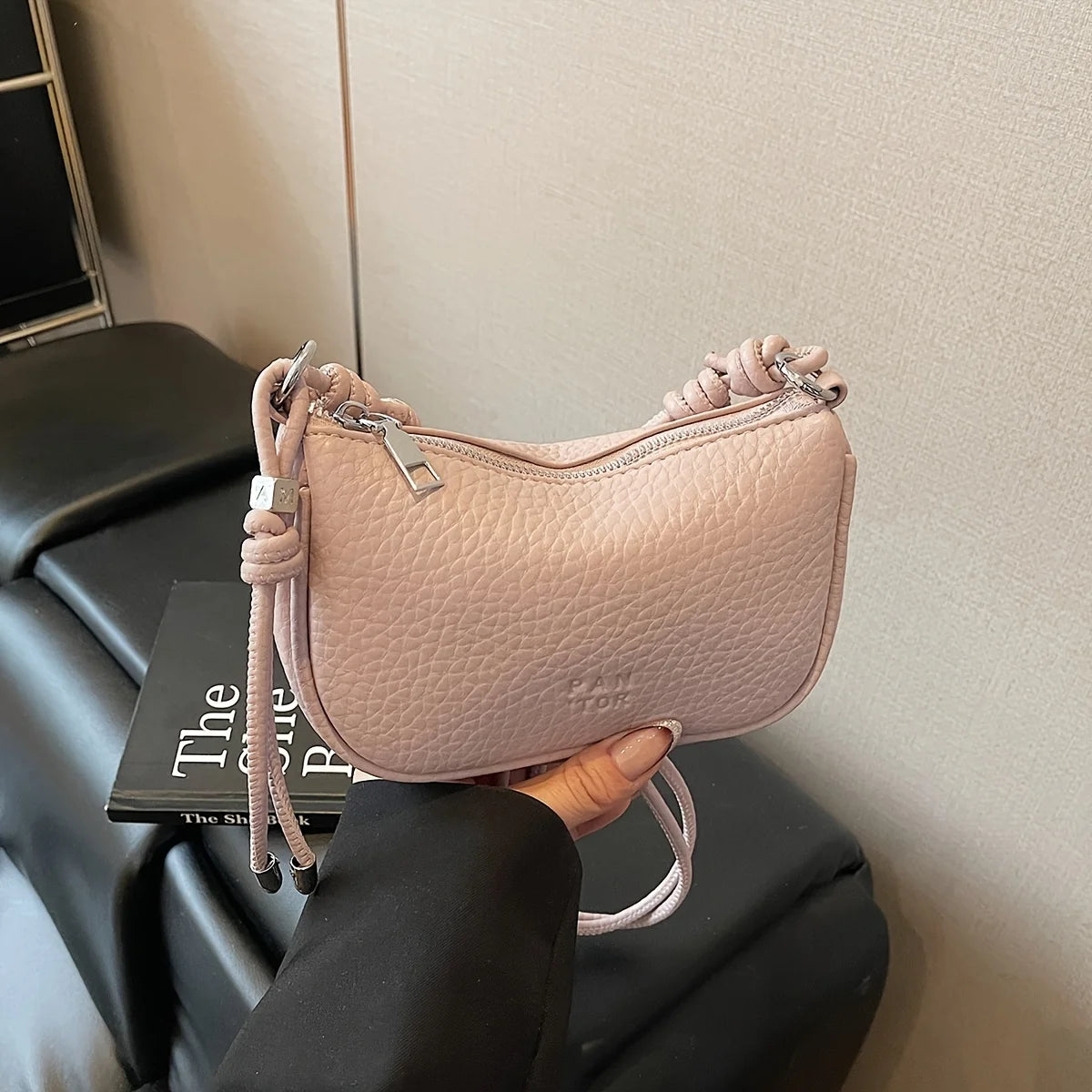 Ladies' Crossbody Bag Is Fashionable, Versatile, Solid Color, Exquisite Design, Suitable for Daily Commuting, Casual Shoulder Bag