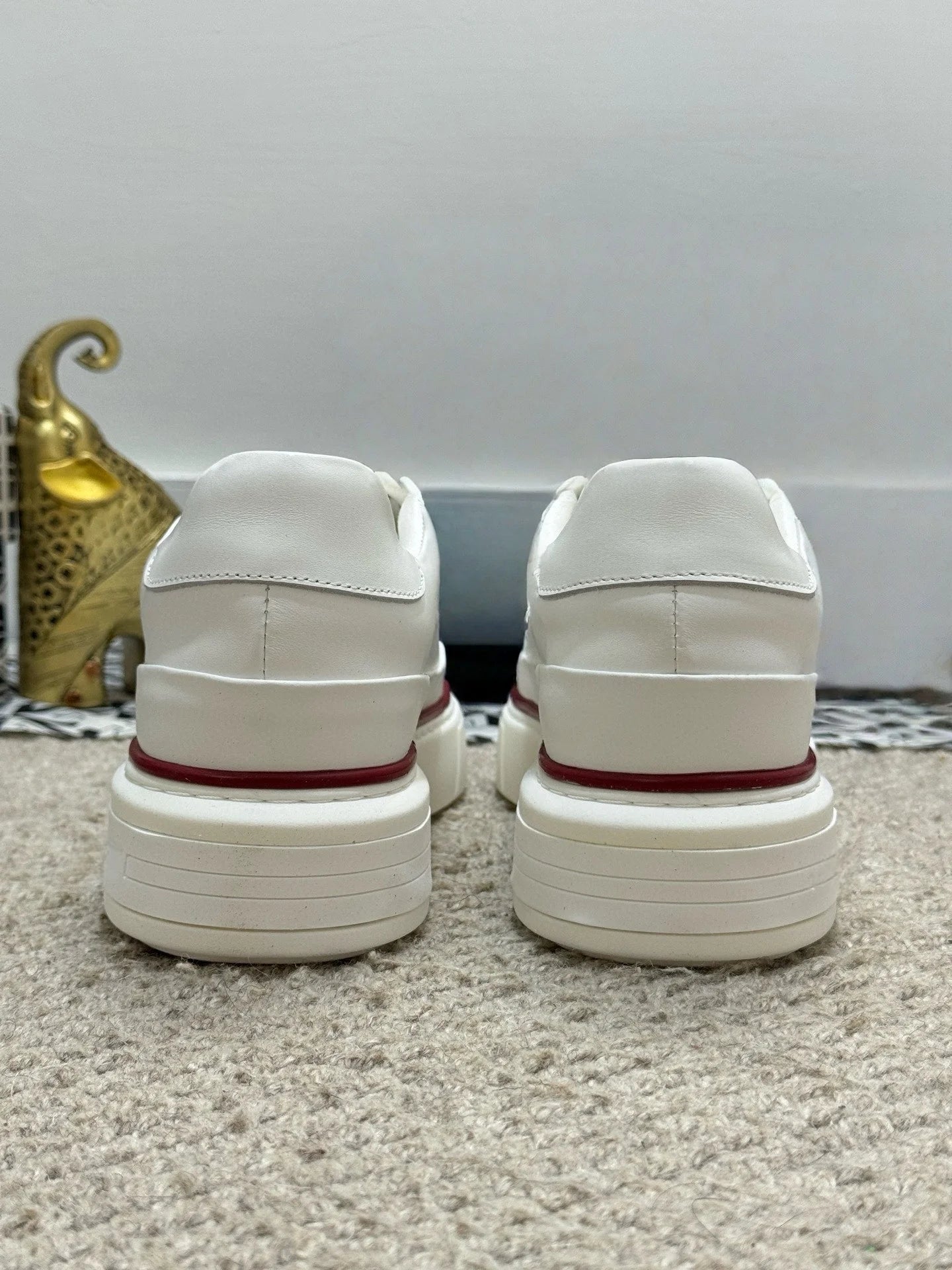 Genuine Leather Sneakers Are High-quality Casual Shoes From A Luxury Brand They Are Versatile and Ideal for Outdoor Commuting