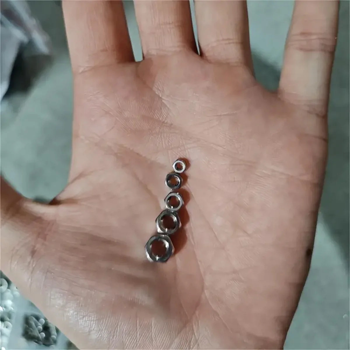 320pcs Stainless Steel Screw Nut Bolt Assortment Kit M2 M2.5 M3 M4 M5 Nuts and Bolts Assortment