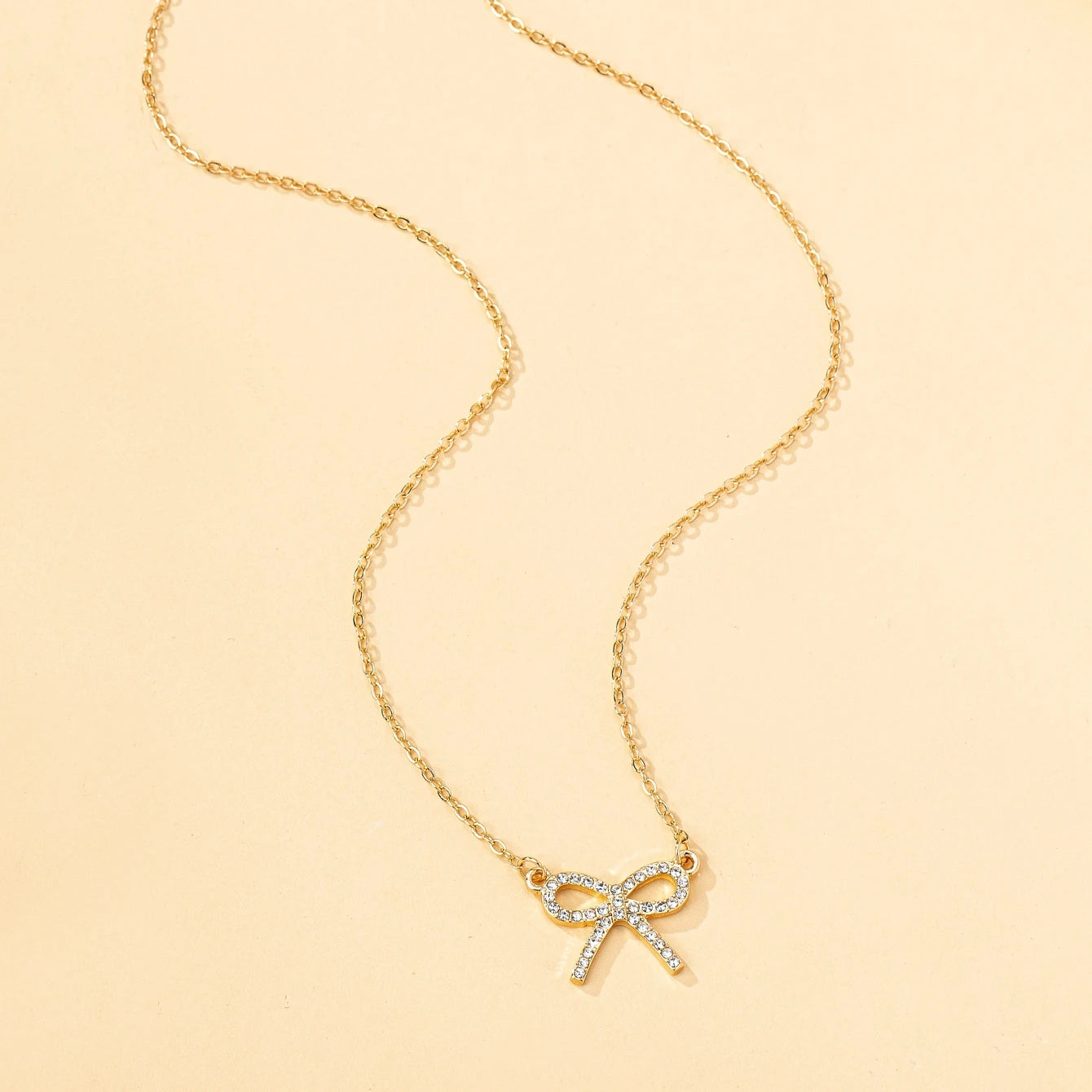 A Women's Necklace, Simple and Sweet Bow Pendant Necklace, Suitable for Daily Wear and Banquet Wear