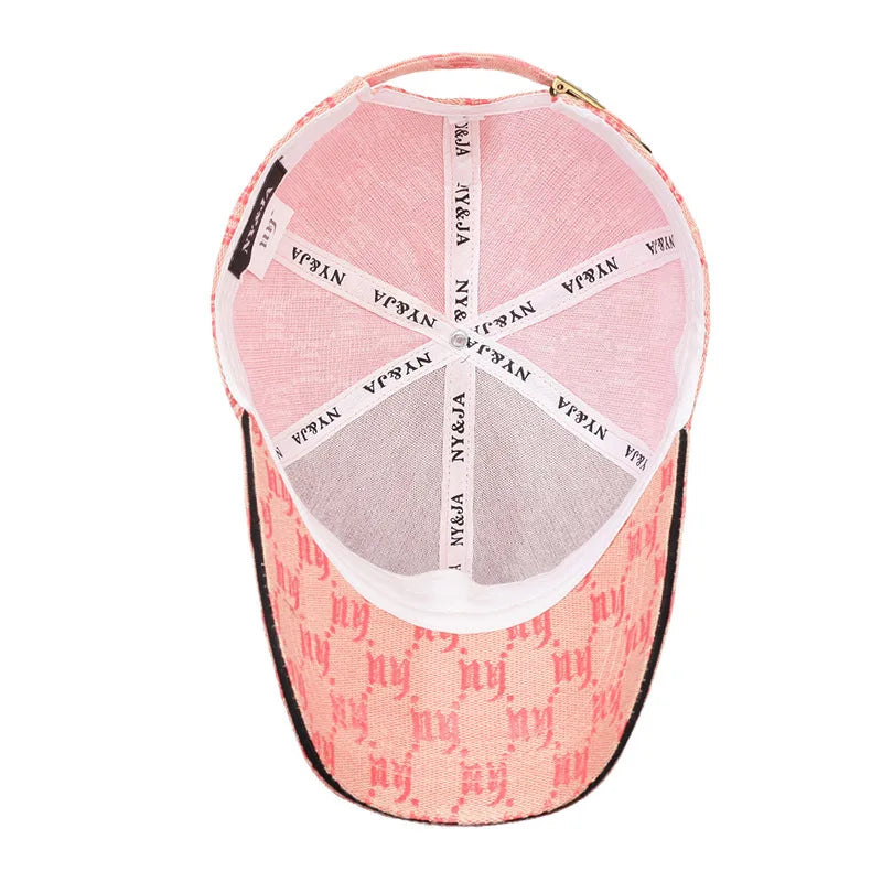 Elegant and Trendy White Baseball Cap: A Blend of Style and Versatility