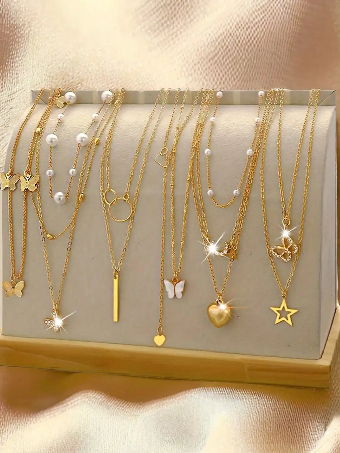 11/5-piece fashionable women's multi piece necklace set suitable for outdoor wear and beach vacations