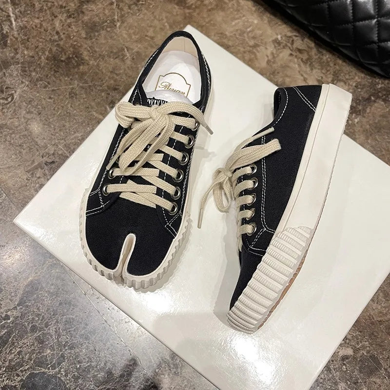 Fashionable Low Cut Split Toe Shoes For Women's Horseshoe Pig Hoof Gear Sole Canvas Shoes Lace UP Casual Board Shoes