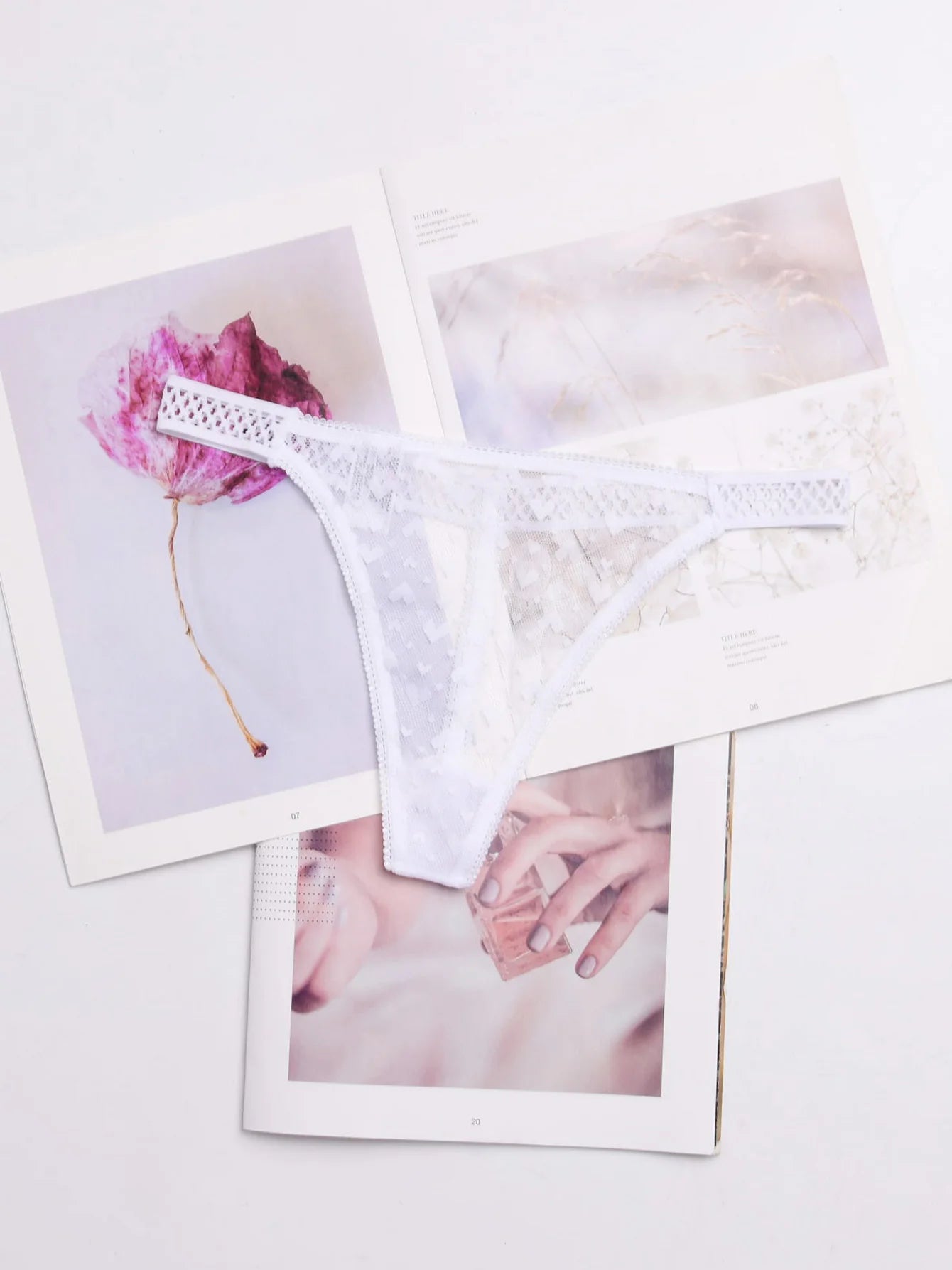 Women's Sexy lingerie Thongs G-string Underwear Panties Briefs Ladies T-back luxury peach heart thong pure cotton lace