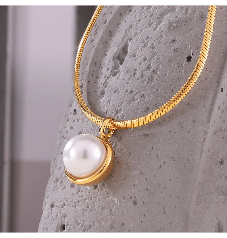 Women's Necklace with Retro Style Pearl Natural Stone Pendant Titanium Steel Lock Chain Fashionable Jewelry Accessories