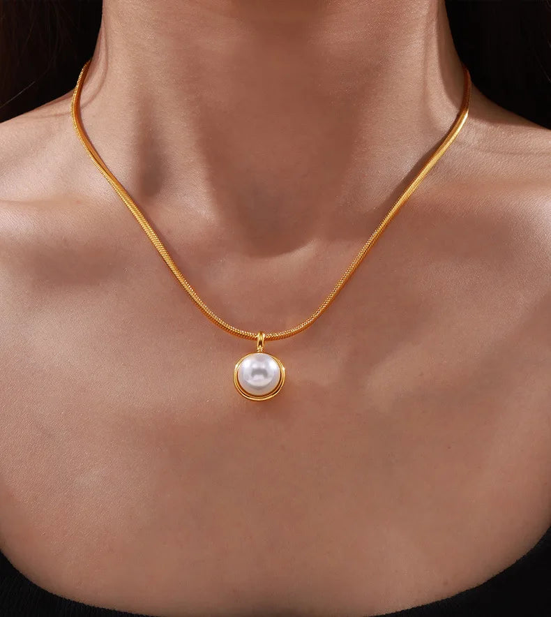 Women's Necklace with Retro Style Pearl Natural Stone Pendant Titanium Steel Lock Chain Fashionable Jewelry Accessories