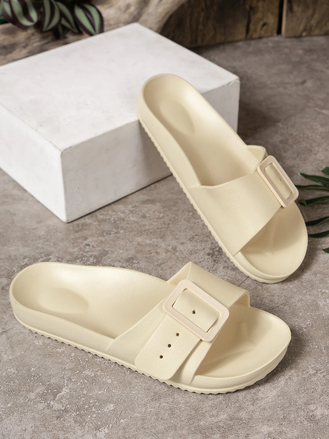 Women's Fashion Slippers Waterproof Non-Slip Soft Sole Wear-Resistant Home Outdoor Slip-On Comfortable Slippers