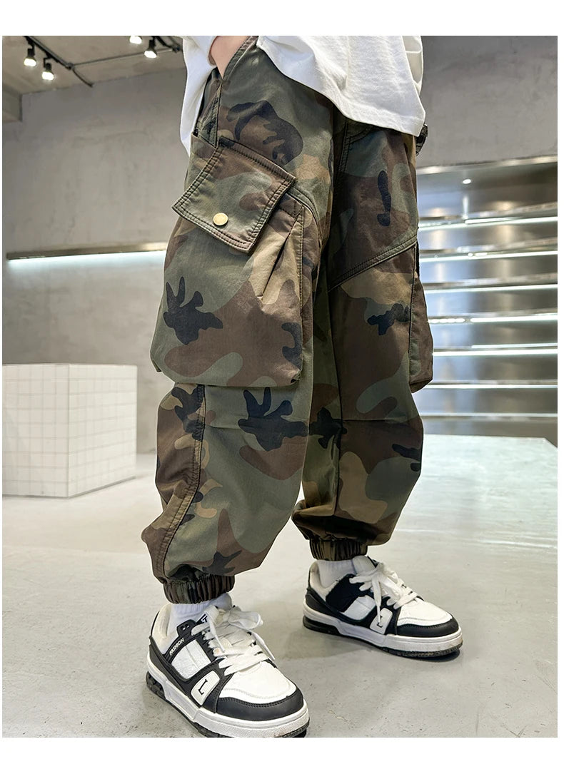 Boys' camouflage pants, fashionable flip pocket work pants, autumn clothes, teenagers' sports ankle tied pants, suitable for com