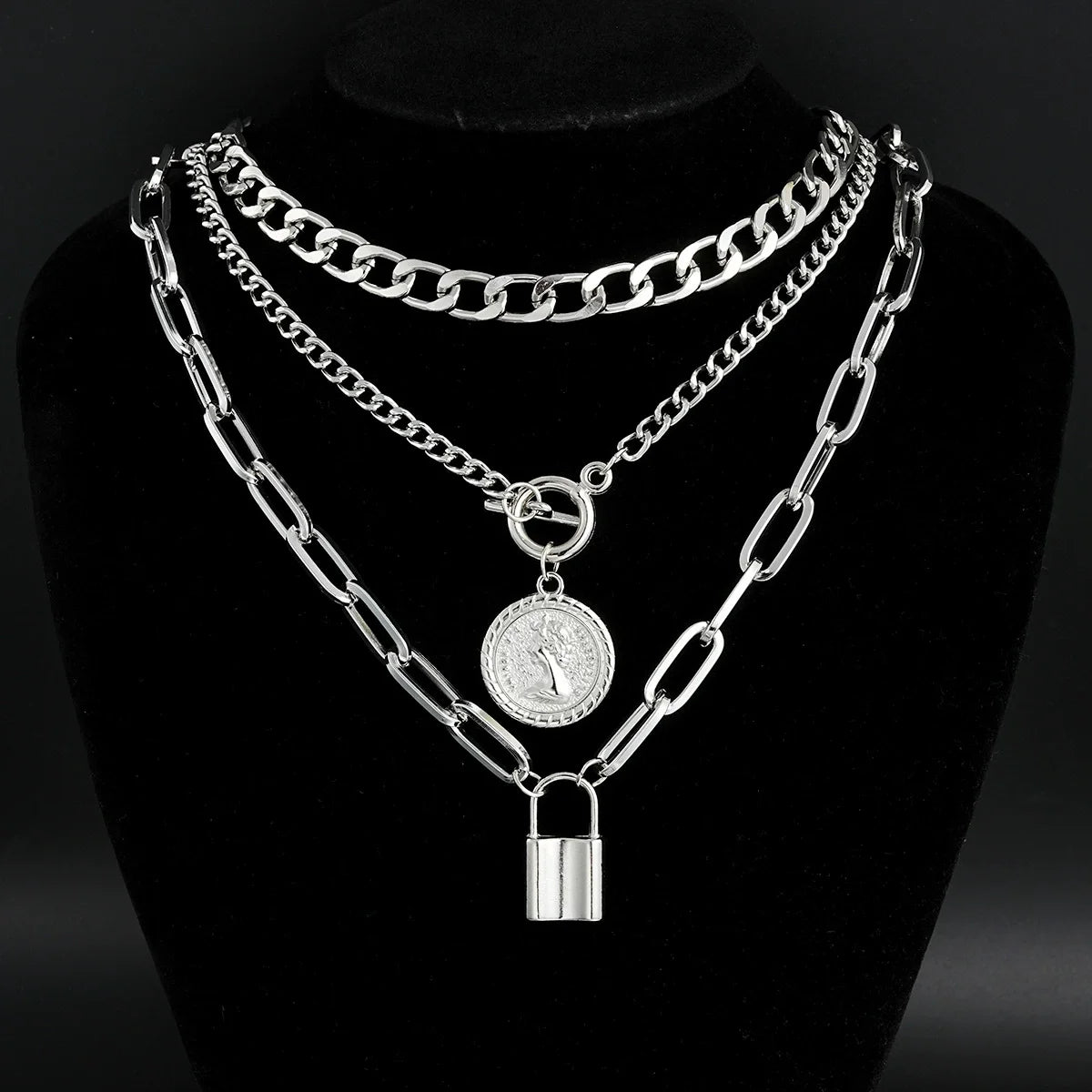 3pcs Layered Necklace Set for Women Vintage Elegant Gold Plated Embossed Round Creative Lock Pendant Necklaces Fashion Jewelry
