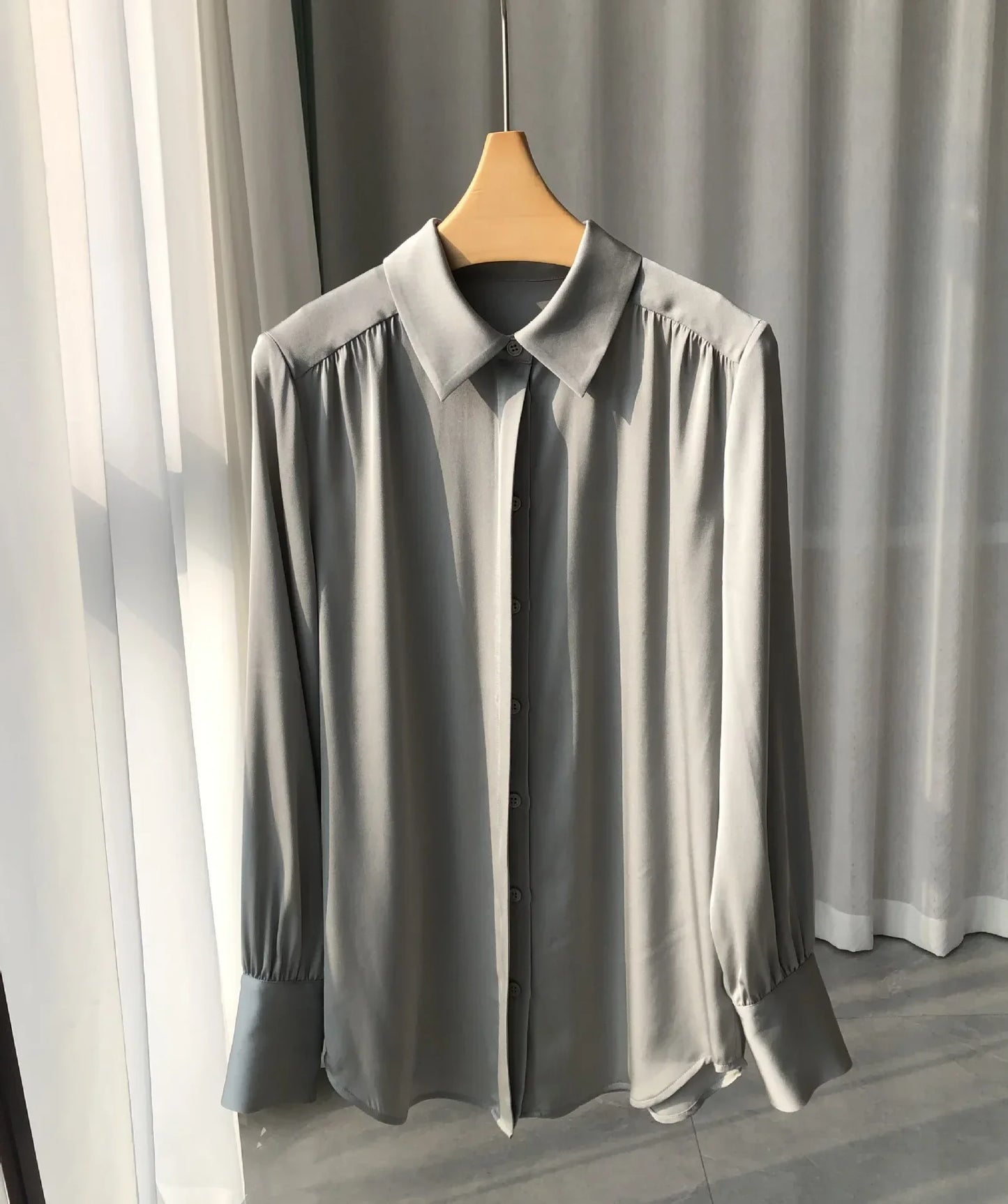Elegant and Simple Smooth Double Joe Satin Pleated Silk Shirt Elegant Restrained Womens Silk Blouse Mulberry Silk Shirt